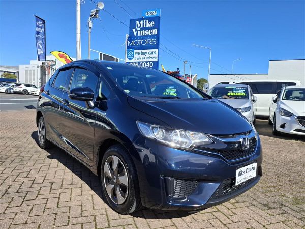 2017 Honda Fit HYBRID REVERSE CAMERA BLUETOOTH AUDIO SEAT HEATERS PUSH START ECO/SPORTS MODE image