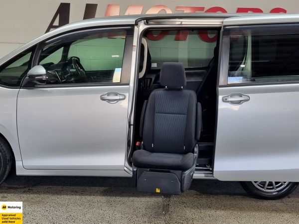 2014 Toyota Voxy Van Welcab image