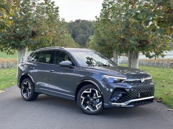 2025 Volkswagen Tiguan R-Line 2WD image