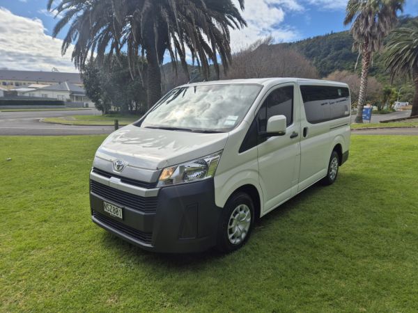 2021 Toyota Hiace ZR 2.8DT 6AT RWD Minibus image