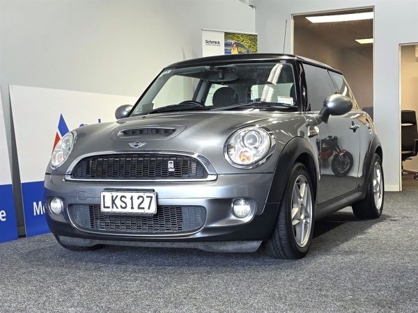 2009 Mini Cooper Hatchback S - 1.6L Turbo 2ND GEN R56 image