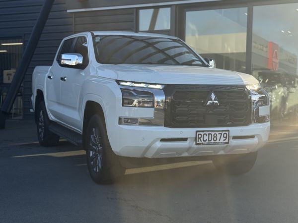 2025 Mitsubishi Triton Dc Glxr 4Wd 6At 2.4D image