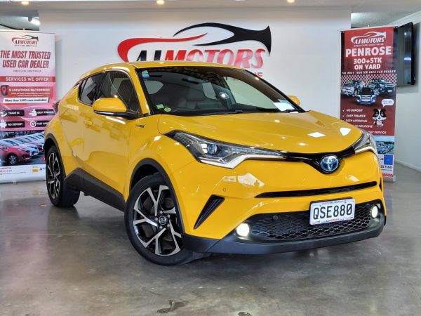 2017 Toyota C-HR G HYBRID / LEATHER SEATS image