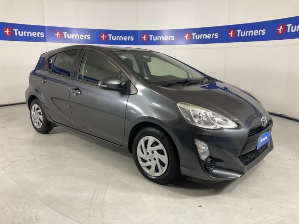 2015 Toyota Aqua Hatchback image