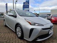 Image for 2019 Toyota Prius ADAPTIVE CRUISE CONTROL  LANE ASSIST  PRE-CRASH SENSOR  MULTI AIRBAGS  BLUETOOTH AUDIO  AUTO HEADLIGHTS  TRACTION CONTROL