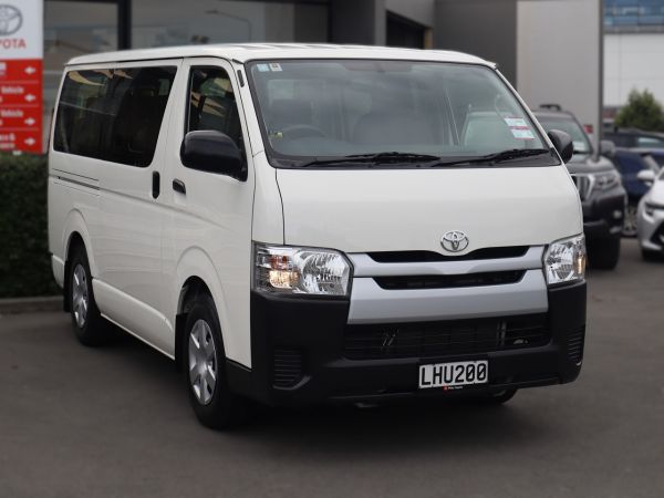 2018 Toyota Hiace ZL RWD 3.0L Turbo Diesel Minibus image