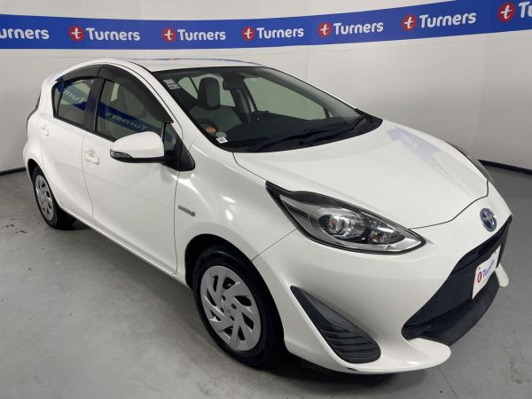 2018 Toyota Aqua Hatchback HYBRID image