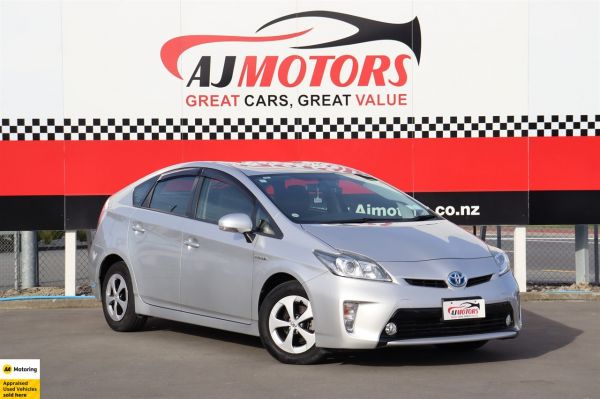 2012 Toyota Prius Hatchback 1.8L PETROL HYBRID image
