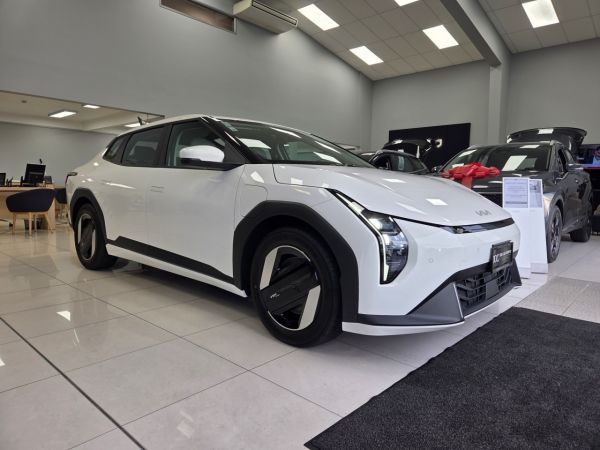 2025 Kia EV4 Light LR 2WD (81.4kWh) image