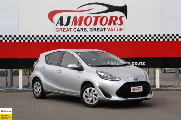 2021 Toyota Aqua Hatchback S Push button image