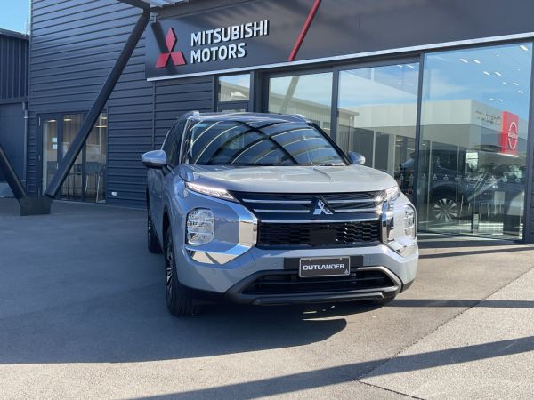 2025 Mitsubishi Outlander LS AWD 5 seat SUV image