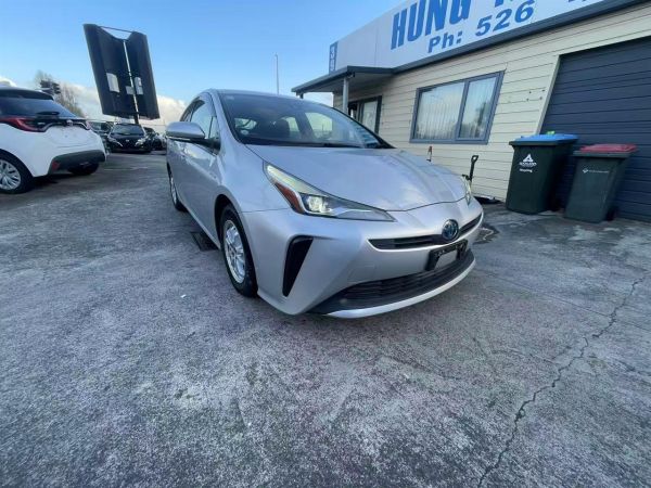 2020 Toyota Prius Hatchback S SAFETY PLUS/TSS/Radar Cruise Control image