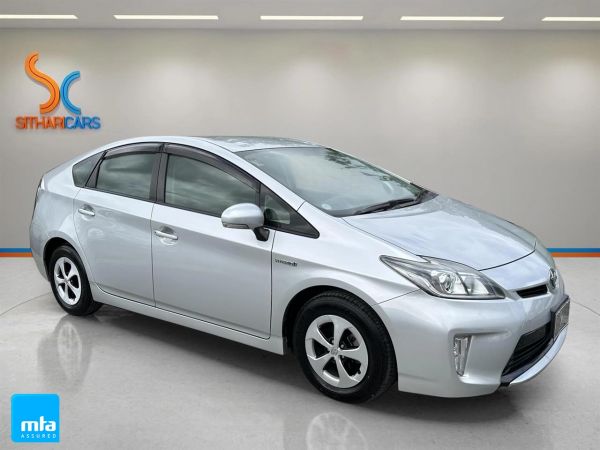 2013 Toyota Prius Hatchback S image