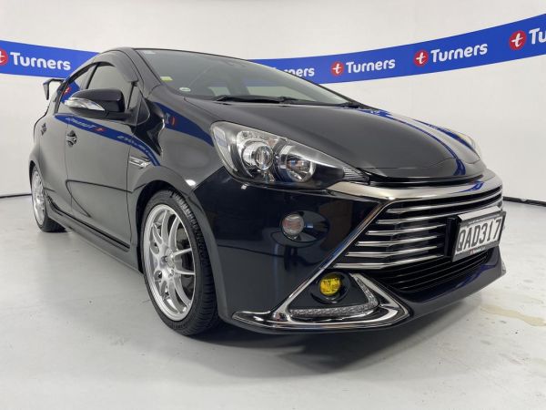 2016 Toyota Aqua Hatchback image