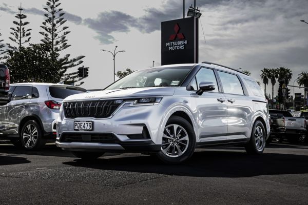 2022 Kia Carnival EX image