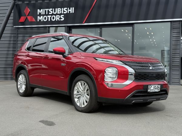 2025 Mitsubishi Outlander LS PHEV 4WD image