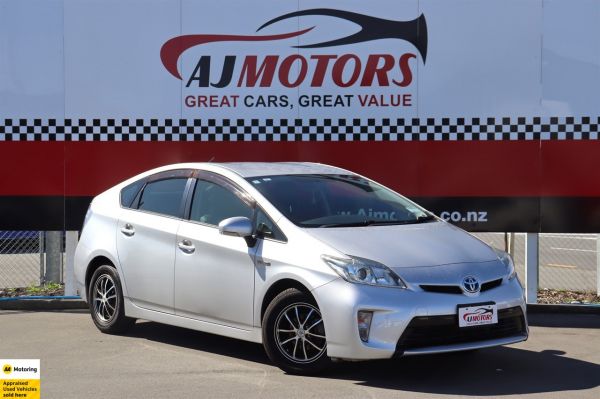 2015 Toyota Prius Hatchback 1.8L PETROL HYBRID image