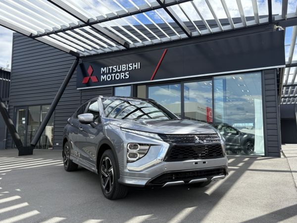 2025 Mitsubishi Eclipse Cross PHEV VRX S-AWC 2.4L image