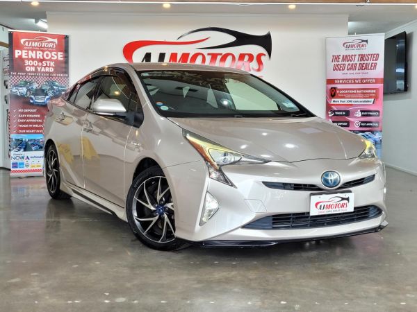 2016 Toyota Prius Hatchback S MODELISTA image