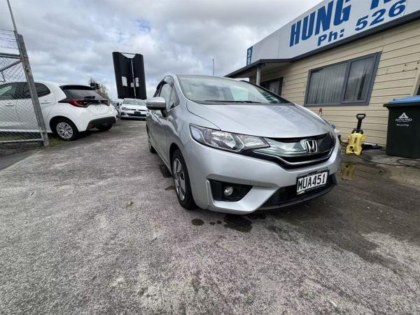 2014 Honda Fit Hatchback 1.5L Hybrid Facelift Push start image