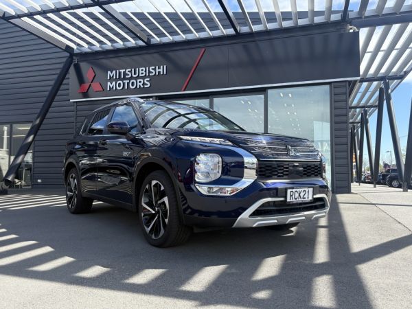 2025 Mitsubishi Outlander XLS PHEV 4WD image