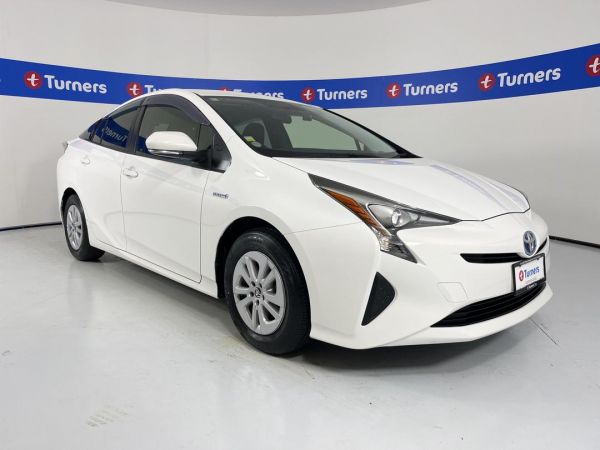 2018 Toyota Prius Hatchback image