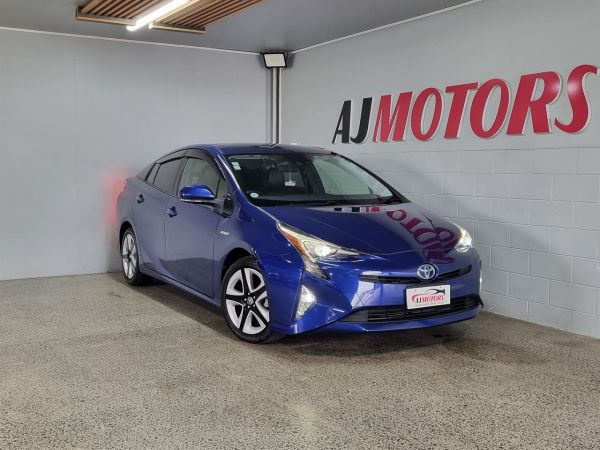 2016 Toyota Prius Hatchback S TOURING SELECTION image