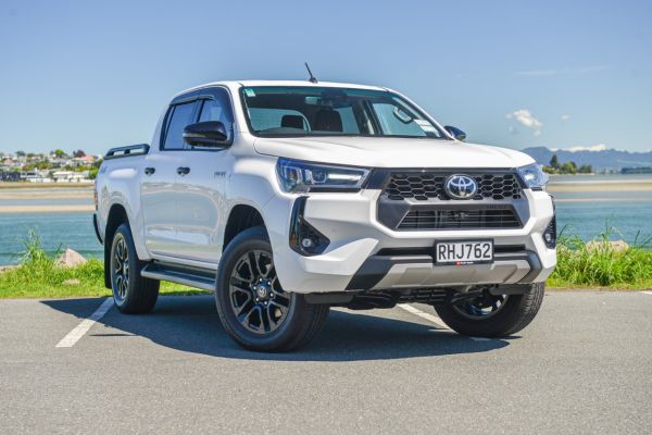 2025 Toyota Hilux SR5 Hybrid Ready to go image